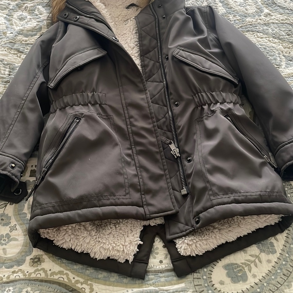 Girls parka. Lightly used. Navy green